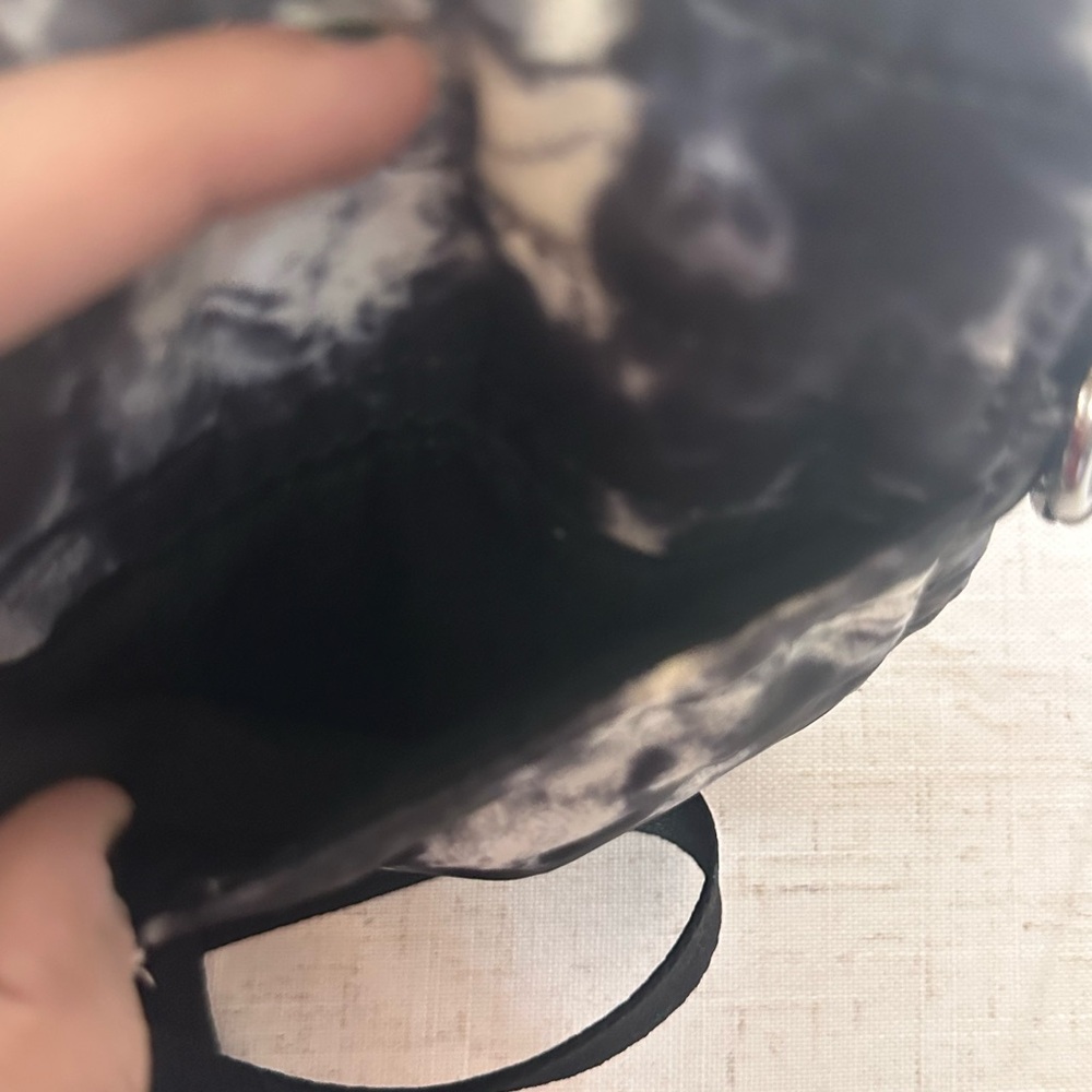 Sondra Roberts Squared Quilted Puffer Crossbody Bag - Picture 6 of 9